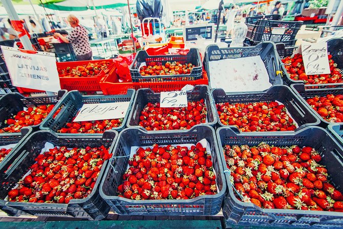 Snacks and bites in Vilnius local market - Key Points
