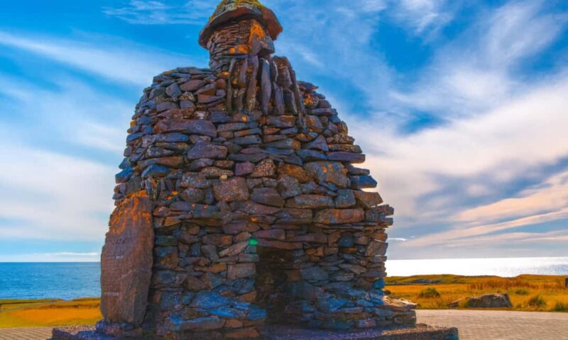 Snæfellsnes Peninsula Tour: Seals & Coastal Highlights - Seals at Ytri Tunga’s Golden Sands