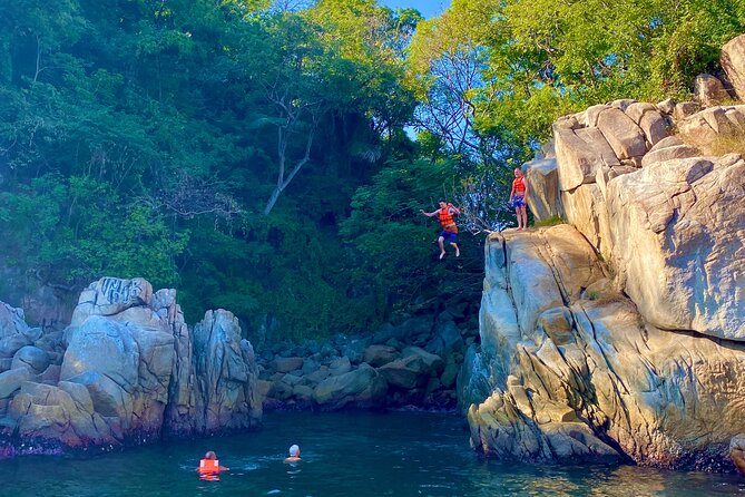 Snorkeling at Los Arcos 5 islands Hidden Beach and Cliff Jumping - Return to Mismaloya Beach with Facilities and Transportation