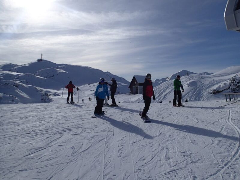 Snowboarding with Instructor in Vogel Ski Center - Discover the Snowboarding Experience at Vogel Ski Center