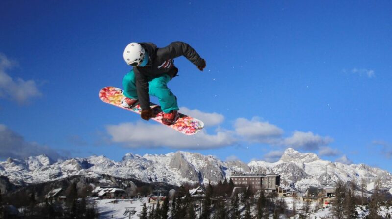 Snowboarding with Instructor in Vogel Ski Center - The Expert Guides and Multilingual Service