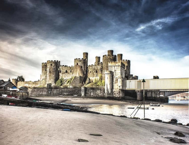 Snowdonia: Snowdonia, Bodnant Gardens & Castles Private Tour - Snowdonia National Park: Spectacular Mountain and Lake Views