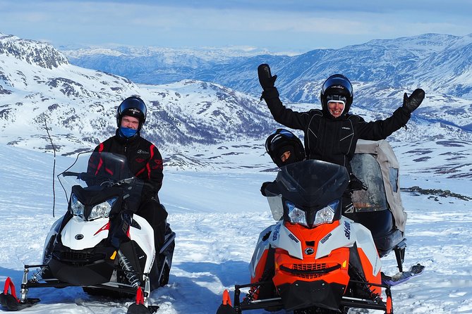 Snowmobile safari in the mountain plateau of Finnmarksvidda - Scenic Stops and Photo Opportunities During the Safari