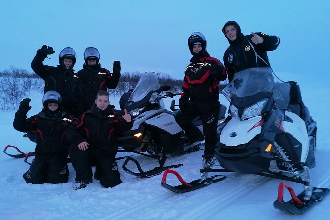 Snowmobile safari in the mountain plateau of Finnmarksvidda - Small Group Atmosphere and Guide Expertise