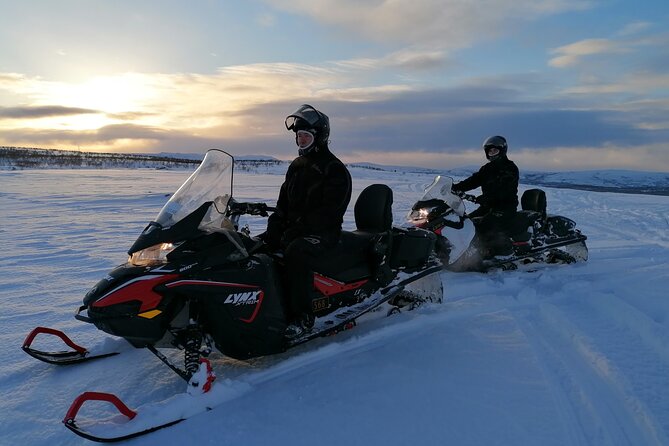 Snowmobile safari in the mountain plateau of Finnmarksvidda - Weather Challenges and Adaptability