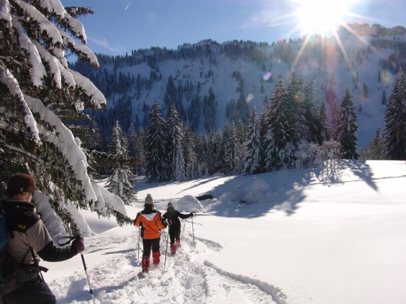Snowshoe hike in the Allgäu - Safety Briefing and Equipment Fit