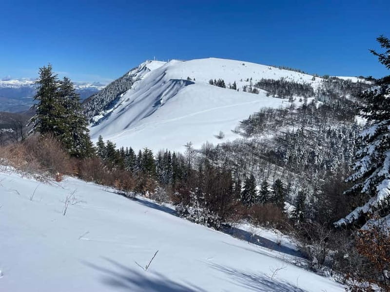 Snowshoeing on the Lure mountain - Essential Equipment and Clothing for Comfort and Safety