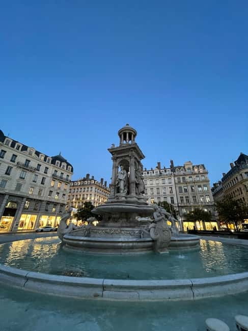 So Frenchy Tour - A Cultural and Gastronomic Stroll - The Finish at Place du Change: Wrapping Up in Style