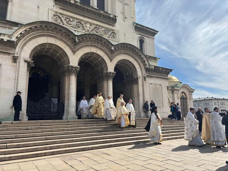 Sofia: Live Guided Tour with Headphones - Royal Palace and the Mausoleum of Georgi Dimitrov