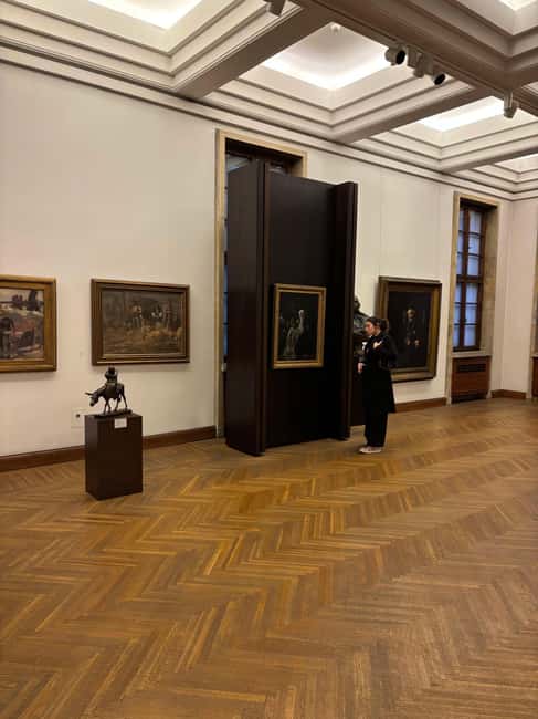 Sofia: National Gallery Kvadrat 500 Guided Tour - Key Points