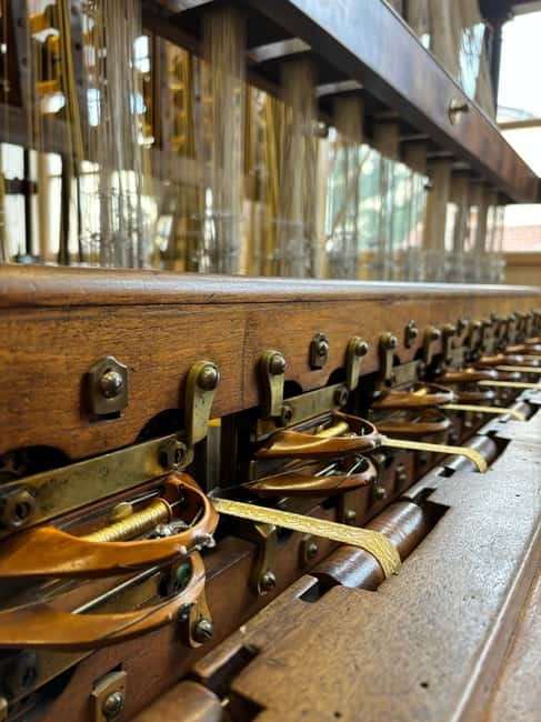 Soierie Vivante's weaving workshops : tours and demos - Exploring Lyon’s Silk Heritage with Soierie Vivante