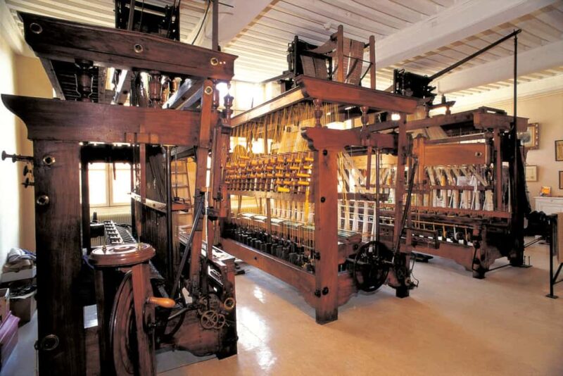 Soierie Vivante's weaving workshops : tours and demos - The Workshop Shop and Souvenirs
