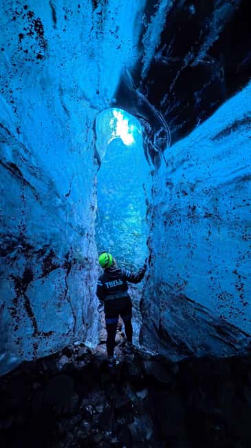 Sólheimajökull: Glacier Hike and Ice Cave Tour - Exploring the Glacial Surface and Its Features