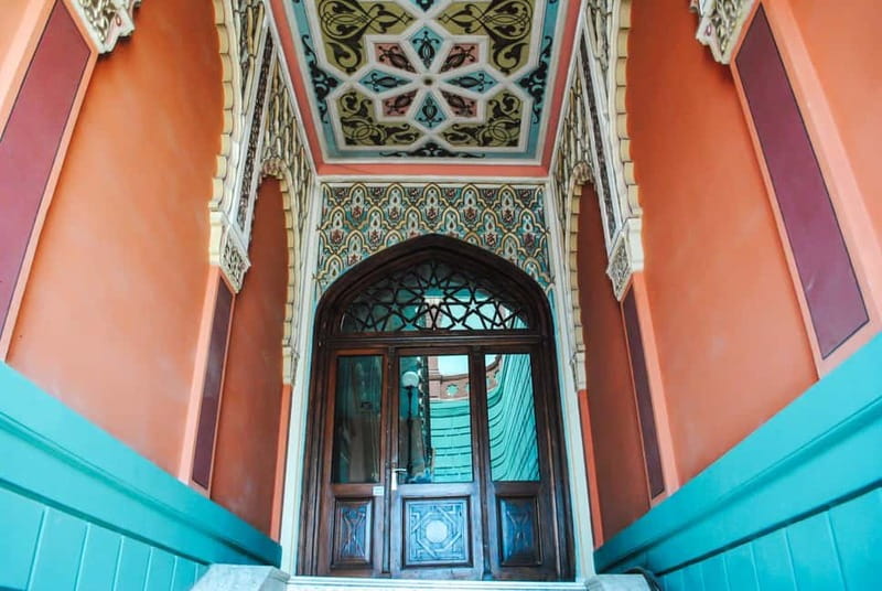 Sololaki - Urban Legends Walk of Bourgeoisie & Haunted Flats - The Haunted House and Gothic Landmark