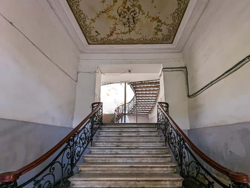 Sololaki - Urban Legends Walk of Bourgeoisie & Haunted Flats - Practical Details and Accessibility