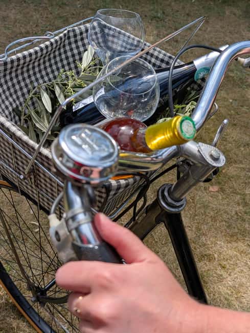 Somme Bay: Wine Tasting at Home with Hélène, Sommelier - Booking, Cancellation, and Accessibility Details