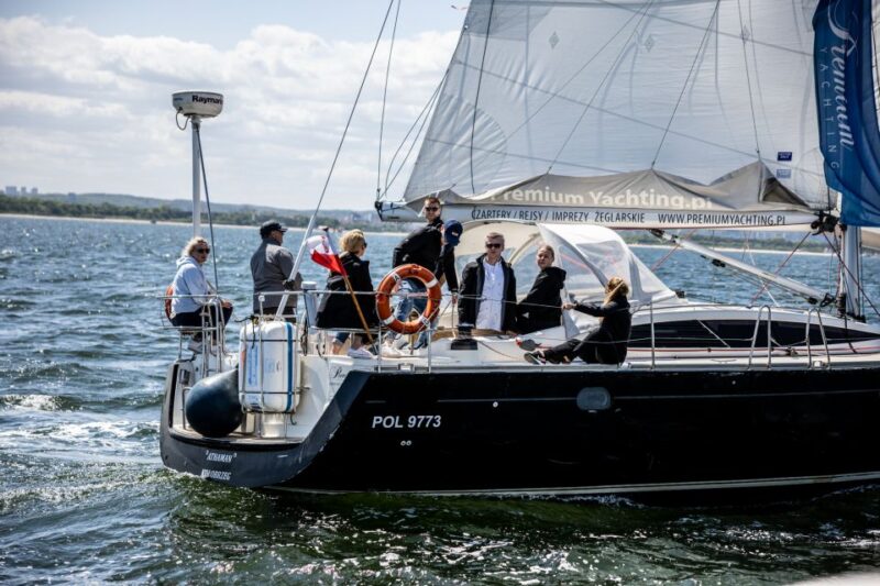 Sopot: Yacht Cruise Around the Bay with Welcome Drink - Starting at Sopot Marina and Pier Entrance