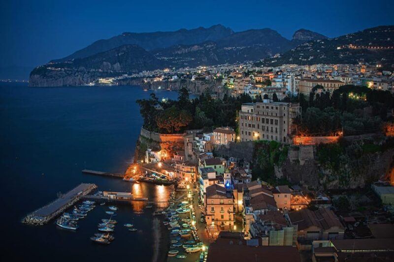 Sorrento by night... with a tasty surprise - Starting at Tasso Square, in Front of Torquato Tassos Statue