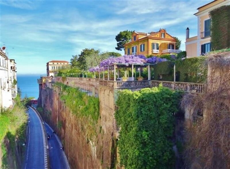 Sorrento: Guided Walking Tour & Limoncello Tasting - Key Points