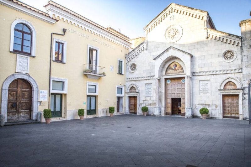 Sorrento: Guided Walking Tour & Limoncello Tasting - Visiting the Cloister of San Francesco