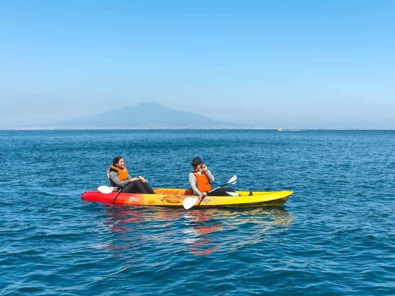 Sorrento: kayak small group tour to Bagni Regina Giovanna - Guides: Knowledgeable and Friendly