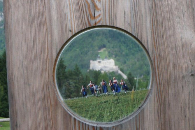Sound of Music Private Tour including do-re-mi hiking trail - Visiting the Mondsee Wedding Chapel