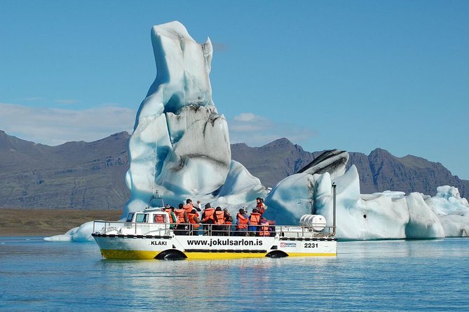South Iceland and Glacier Lagoon: Jökulsárlón with Boat Tour - Visiting Vík and the Black Sand Beaches