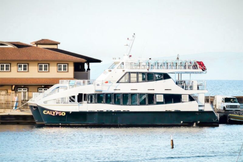 South Maui: Molokini Snorkeling Adventure - Onboard Amenities and Food Offerings