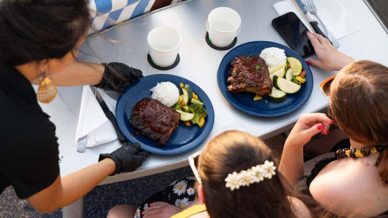 South Maui: Sunset Prime Rib or Island Fish Dinner Cruise - Customer Service and Crew Excellence