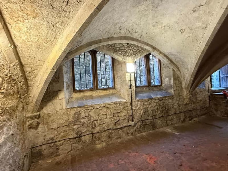 Southampton: 2 Hour Guided Walking Tour with Medieval Vaults - Underground Vaults Beneath Modern Streets