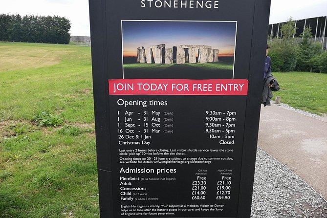 Southampton Cruise Term/ Hotel to London with Stopovers at Stonehenge & Windsor - The Role of the Driver and Guides