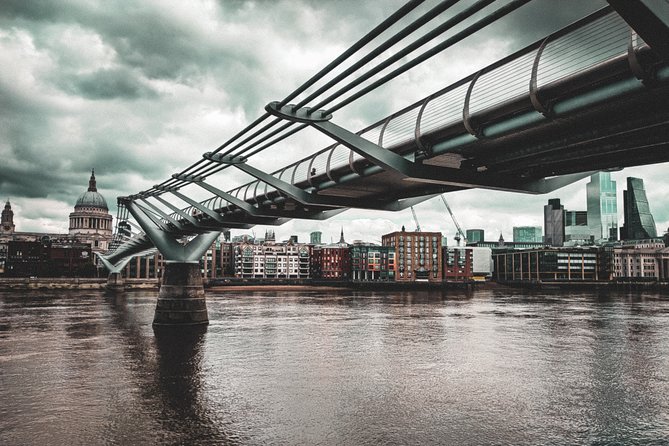 Southbank Immersive Self-Guided Audio Walking Tour - Visiting the National Theatre and Honoring Shakespeare