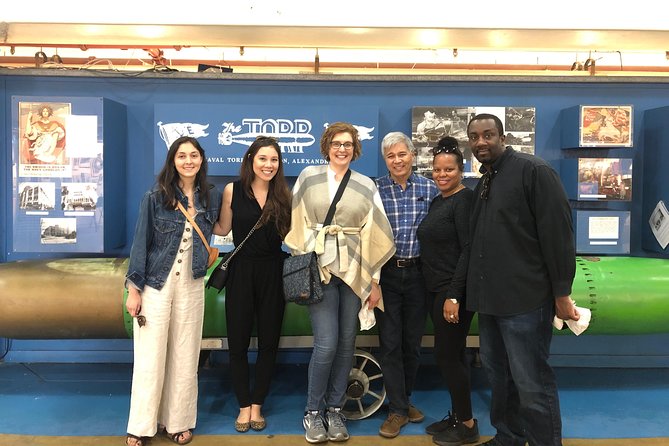 Southern Comfort - Old Town Alexandria Food & History Tour - Passing Through the Torpedo Factory Art Center