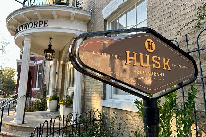 Southern Traditions Dinner Tour - Sipping at Six Pence English Pub