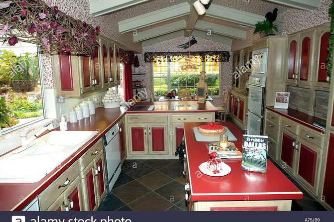 Southfork Ranch and Dallas/JFK Highlights Tour - Transportation, Guides, and Group Experience