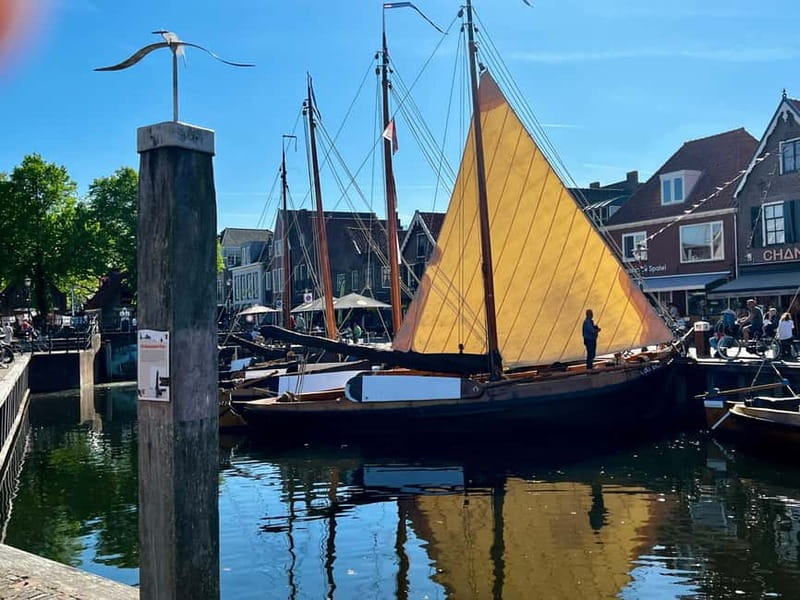 Spakenburg: Guided Walking Tour of the Historic Center - Panoramic Views from the Dike Over the Three Provinces Lake