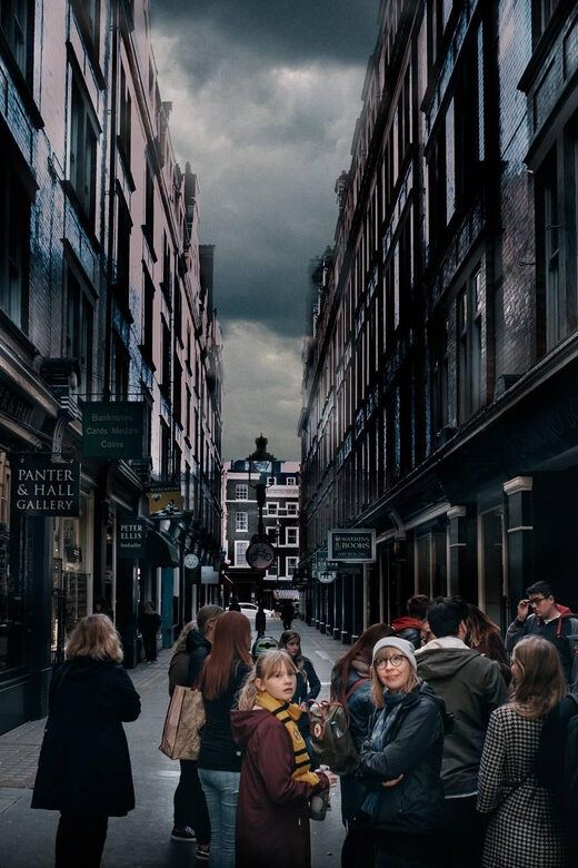 Spanish Language : Original Harry Potter Walking Tour - Starting Point at Southwark View Point