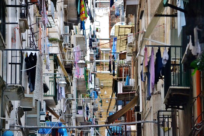 Spanish Quarters Tour - Meeting Point and Tour Start at Glassesnewconcept