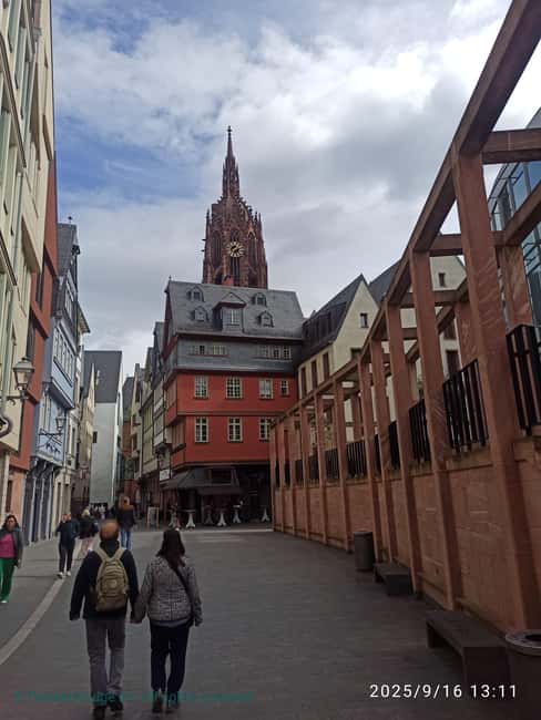 Spanish walking tour in Frankfurt with a local guide - Visiting Kleinmarkthalle: A Buzzing Local Market