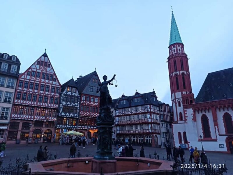Spanish walking tour in Frankfurt with a local guide - Crossing the Iron Bridge: Iconic Views and Photos