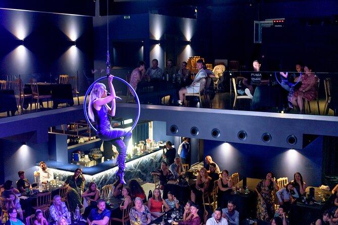 Spectacular Dinner-Show - Pacing and Crowd Levels: How the Show Flows