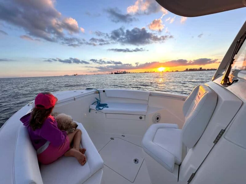 Spectacular Private Boat Tour- Downtown Fort Lauderdale - Onboard Amenities: Music, Beverages, and Captain Service