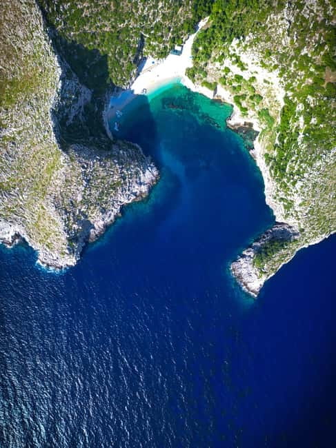 Speed Boat Tour to National Park and Grama Bay - The Spectacular Water Caves and Bays Along the Coast