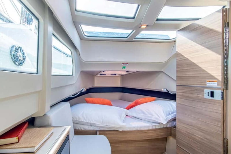 Speedboat Half Day Private with Snorkel, Snacks & Open Bar - Visiting Natural Wonders Like Bear Rock and Seagull Islands