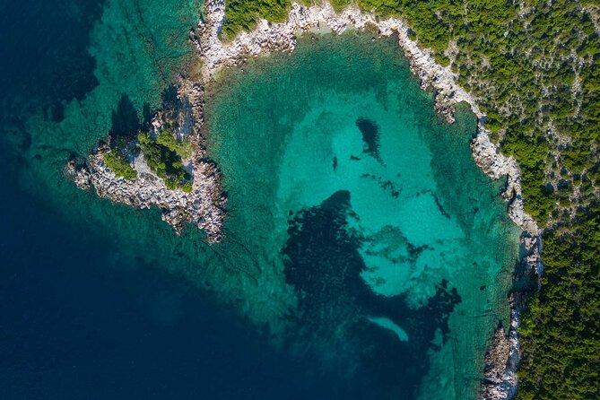 Speedboat tour to Blue Cave and Blue Lagoon - Sjekirica Beach: Secluded Beauty Near Brseine