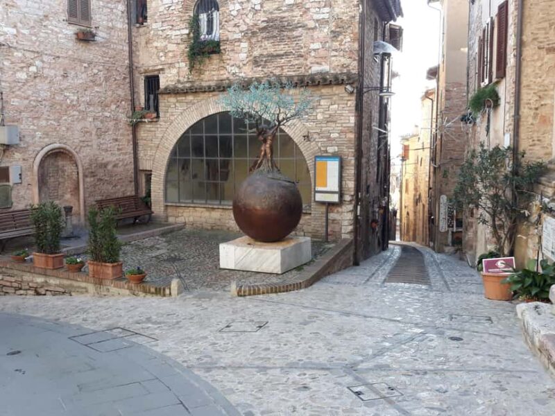 Spello: a rhyming treasure hunt. You'll get to know the old town while having fun - Discover Spello’s Old Town Through Rhymes