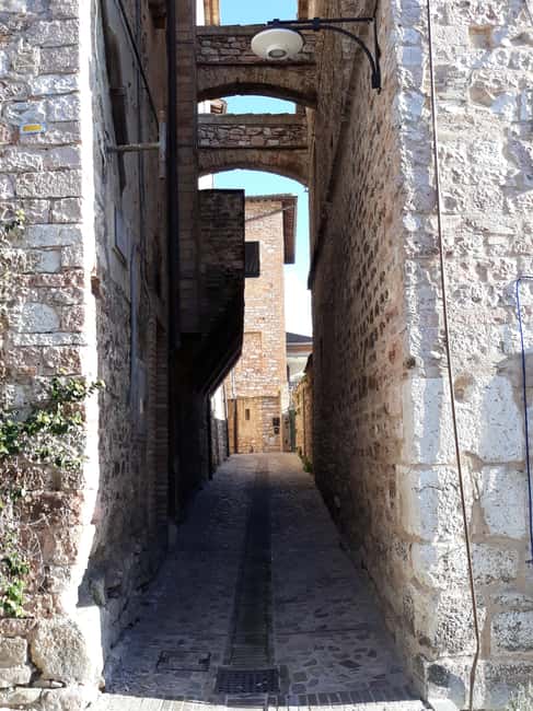 Spello: a rhyming treasure hunt. You'll get to know the old town while having fun - What You Will See During the Treasure Hunt in Spello