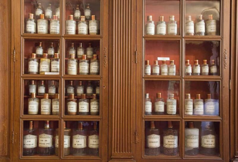 Speziali e Profumi: Visita tra Botteghe e Viaggio Sensoriale - Discover Mantua’s Cultural Heart with the Speziali e Profumi Tour