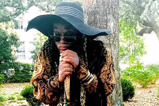 Spirits with Spirits Happy Hour Walking Bar Pub Crawl - Drinking and Socializing in Savannah’s Historic District