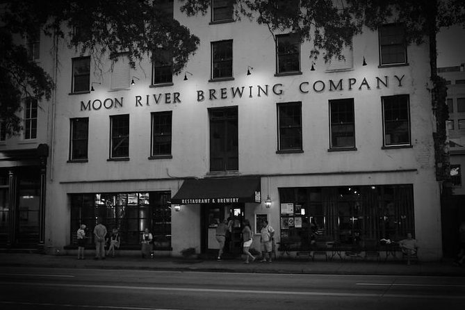 Spirits with Spirits Happy Hour Walking Bar Pub Crawl - The Guide’s Style and Tour Pacing